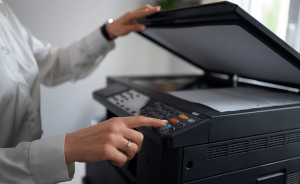 Care sunt diferențele dintre imprimantele cu laser și cele cu jet de cerneală inkjet?